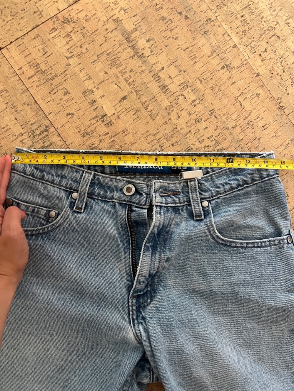 Vintage Levi’s Silvertab Relaxed fit cutoff denim shorts size 29 light wash - Picture 5 of 12